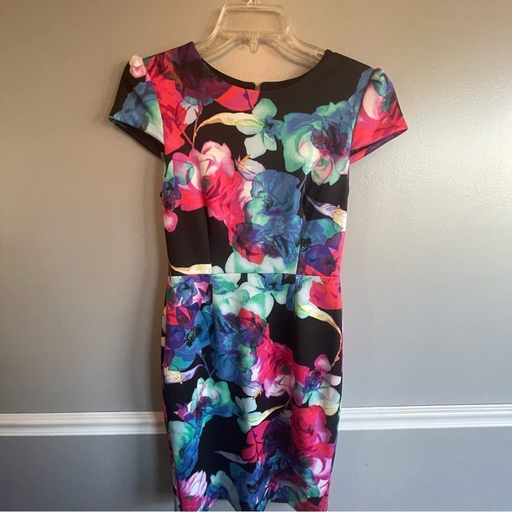 Betsey Johnson Floral Satin dress size 2 pencil skirt bottom cap sleeves